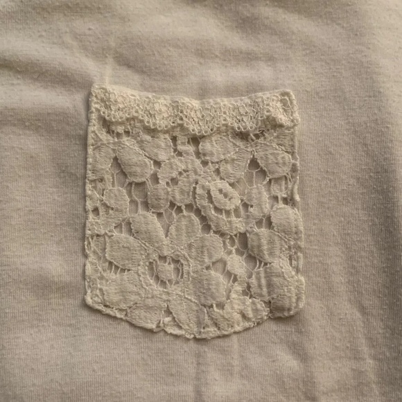 White tee - Picture 2 of 3